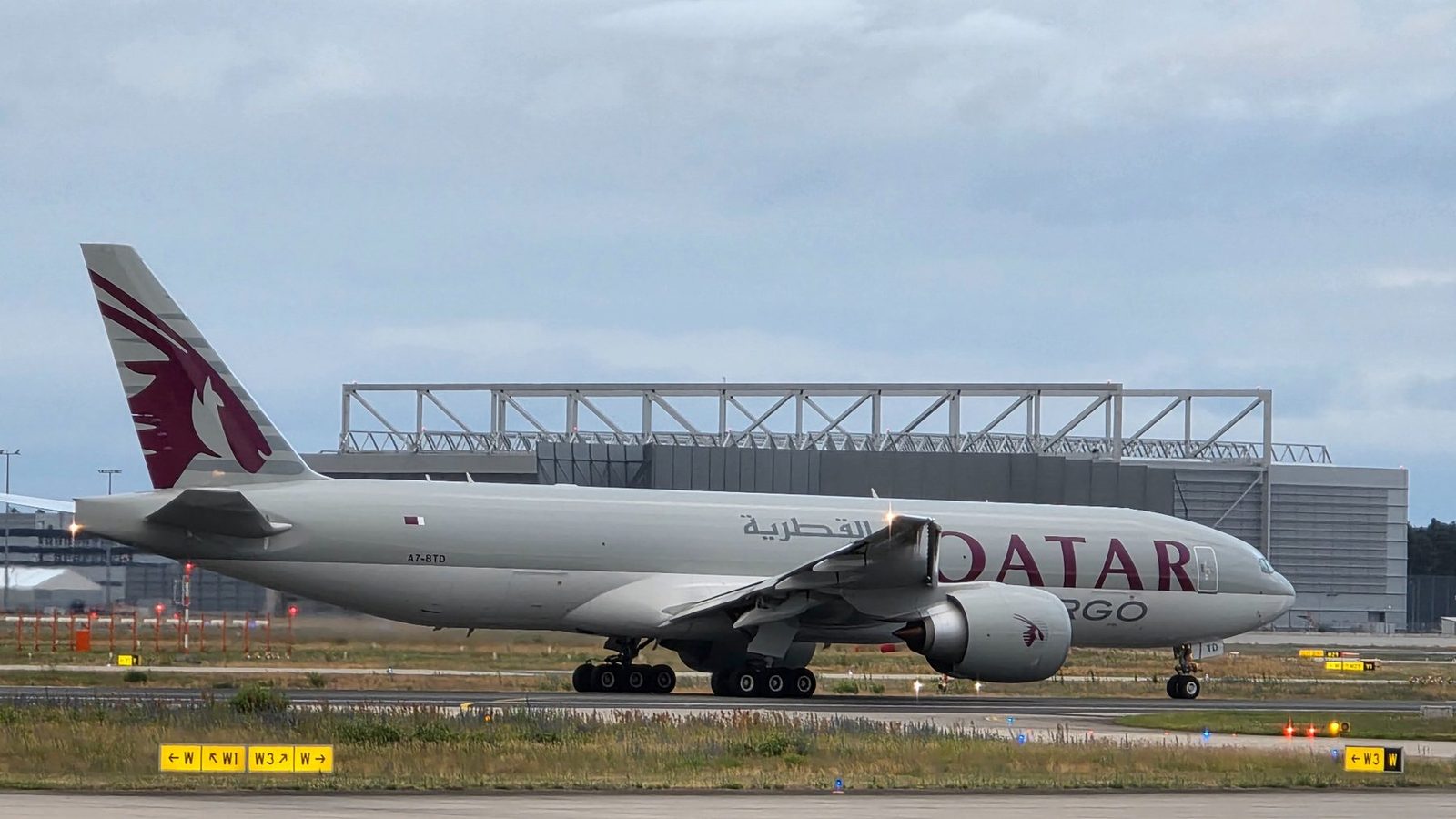 Qatar Airways aircraft at Frankfurt Airport