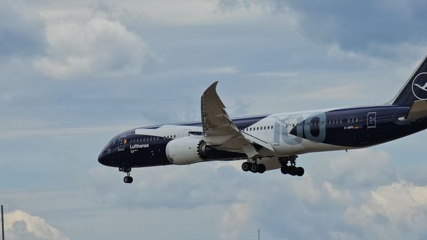 Lufthansa Boeing 787 Dreamliner 100 Years Special Livery